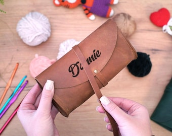 Custom Leather Crochet Hook Case, Personalized Knitting Needle Bag, Leather Yarn Organizer, Travel Gift for Knitters, Craft Accessories