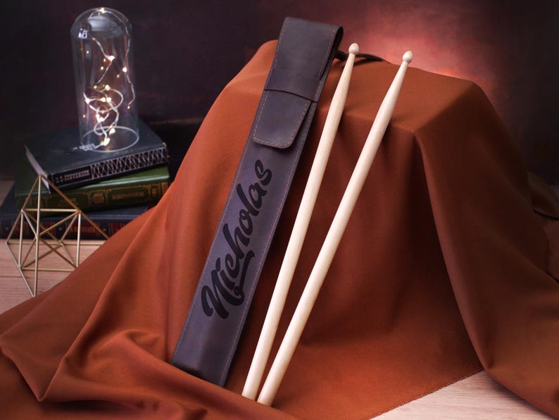 Sac personnalisé pour baguettes, Sac en cuir personnalisé pour baguettes, Cadeaux pour batteur, Étui porte-pilons gravé, Cadeau personnalisé pour musicien Dark Brown