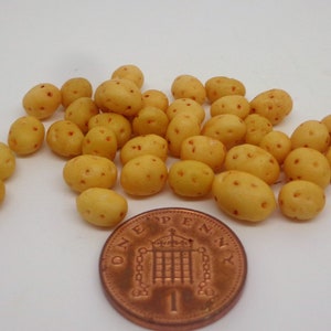 1;12 Scale 10 x Potatoes Dolls House Miniature Vegetable