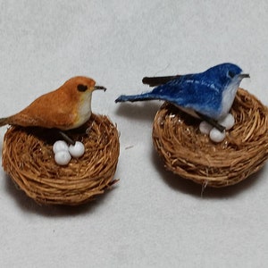1;12 Scale Handmade Bird , One Bird & Nest +3 Eggs . Dolls House Miniature garden Bird