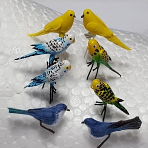 1;12 Scale Miniature Bird  2 x budgerigar bird,