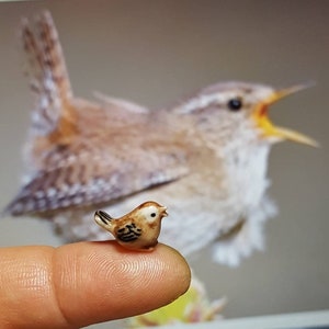 Smallest Tiny  Miniature  Wren Ceramic Garden Bird Hand Painted Collectable Ceramic Pet ,Ornament