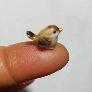 Smallest Tiny  Miniature  Wren Ceramic Garden Bird Hand Painted Collectable Ceramic Pet ,Ornament