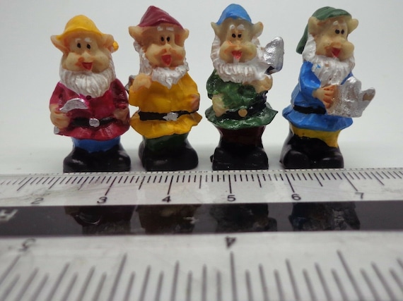 1:12 Scale Set Of 4 Assorted Jolly Gnomes Dolls House Garden Fairy Accessory 