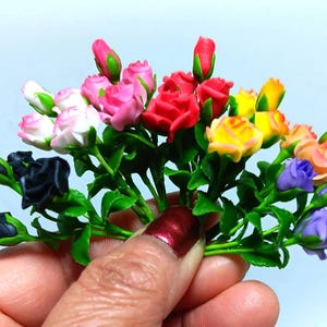 1:12 Scale One Bunch Of 4 Roses  Dolls House Miniature Flowers , Garden