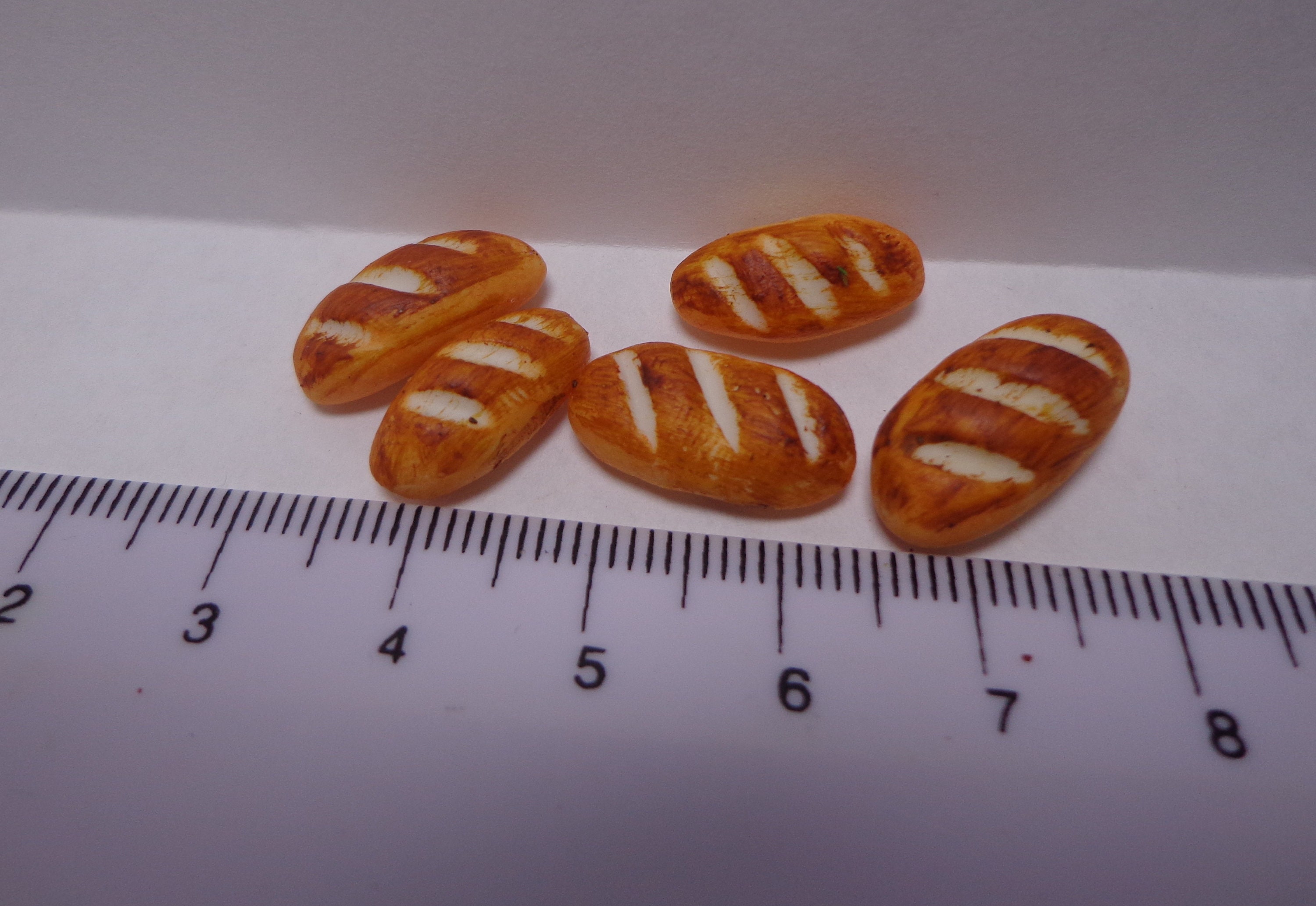 4 Stück Lebensechtes Miniatur Bäckerei Brot Essen für Puppenhaus Küche 