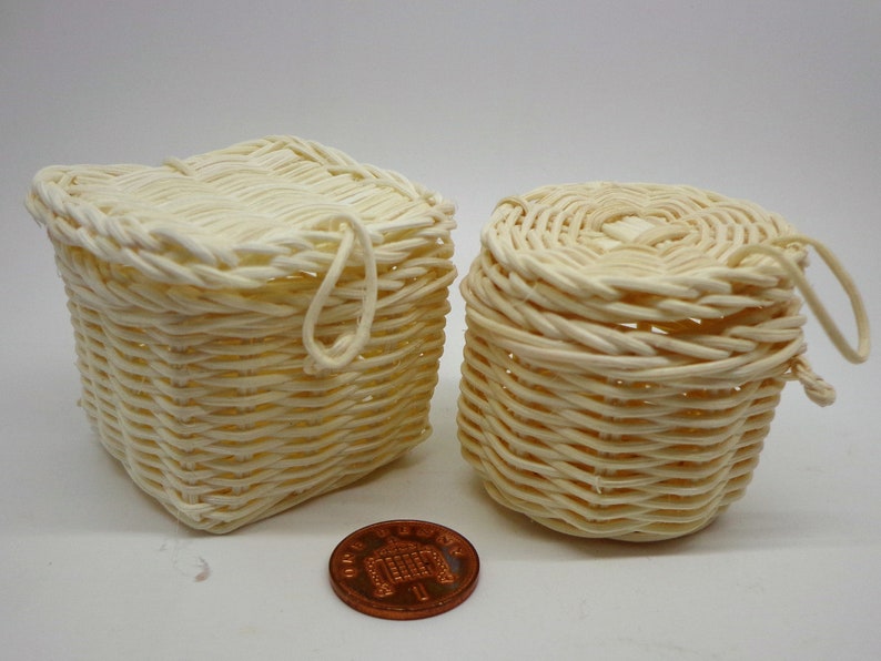Casa De Muñecas Accesorio Mimbre Cesta