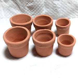 6 Miniature Terracotta Plant Pots Weathered 1:12 Scale Dolls House Garden Shed Pot Flowers Plants Potting Compost Soil