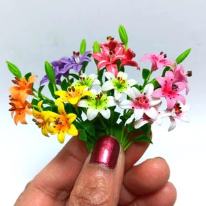1;12 Ein Bund 3 Lilien Puppenhaus Miniatur Blumen