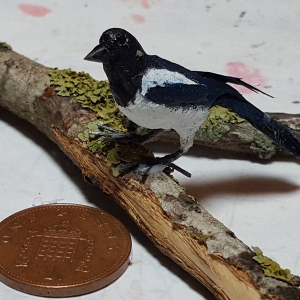 1;12 Scale Hand Made Magpie Bird Doll House Miniature Garden bird