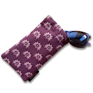 Pochette pour lunettes de soleil en tissu vintage. Étui à lunettes rembourré à crimplene des années 60. Portefeuille de voyage rétro, géométrique, milieu du siècle. Accessoire/cadeau recyclé.