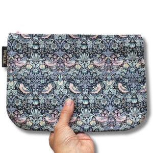 Estuche con cremallera, neceser, monedero para cosméticos y estuche para lápices de Liberty Strawberry Thief. Cartera con cremallera de William Morris. Regalo con diseño de pájaro y flores.