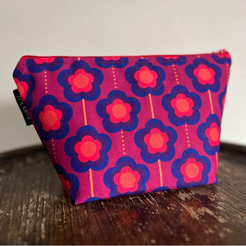 Large Zipper Pouch, Boxed Makeup/ Wash Bag. Vintage 60s Quant Style