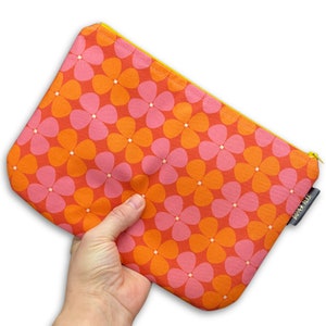 Dapper Alice florale pochette zippée/trousse de maquillage/trousse à crayons. Portefeuille zippé à motif floral de style Mid-Century. Porte-monnaie unique à motif marguerite rétro