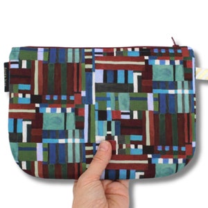 Bolsa com zíper geométrica 'Patchwork Canvas' da Liberty, bolsa de maquiagem, estojo para lápis. Bolsa para cosméticos com zíper estilo Bauhaus abstrato suave.
