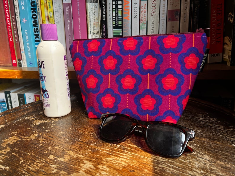 Large Zipper Pouch, Boxed Makeup/ Wash Bag. Vintage 60s Quant Style