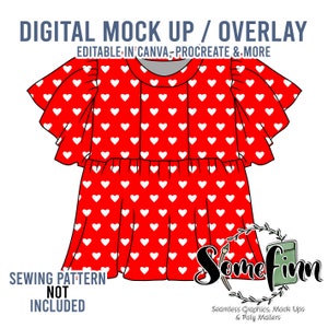 Op de afbeelding: Een digitale mockup van een rood en wit top met hartprint en geruite mouwen. De tekst "DIGITAL MOCK UP / OVERLAY" staat bovenaan de afbeelding. De tekst "EDITABLE IN CANVA, PROCREATE & MORE" staat onder de tekst "DIGITAL MOCK UP / OVERLAY". De tekst "SEWING PATTERN NOT INCLUDED" staat linksonder in de afbeelding. De tekst "SomeFin Seamless Graphics, Mock Ups & Poly Mailers" staat rechtsonder in de afbeelding.
