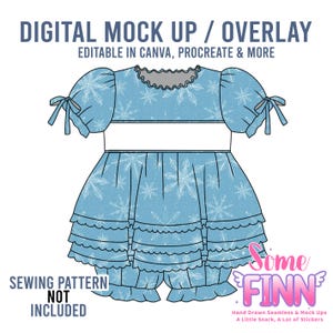 Puede incluir: Una maqueta digital azul claro de un vestido de bebé con un estampado de copos de nieve. El vestido tiene mangas con volantes con lazos, una cintura blanca y una falda escalonada. El texto incluye "DIGITAL MOCK UP / OVERLAY" y "SEWING PATTERN NOT INCLUDED".