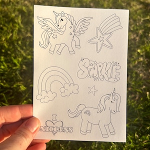 Color Me stickervellen, Space Dinos Coloring Stickers, kleur je eigen sticker, feestartikelen voor kinderen verjaardagsfeestjes, knutselen voor kinderen, jongen