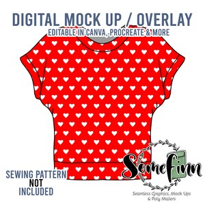 Puede incluir: Maqueta digital de una camiseta roja con un patrón de corazones blancos. El texto "DIGITAL MOCK UP / OVERLAY" está en la parte superior de la imagen. El texto "EDITABLE IN CANVA, PROCREATE & MORE" está debajo del texto "DIGITAL MOCK UP / OVERLAY". El texto "SEWING PATTERN NOT INCLUDED" está en la parte inferior izquierda de la imagen. El texto "Somefinn Seamless Graphics, Mock Ups & Poly Mailers" está en la parte inferior derecha de la imagen.