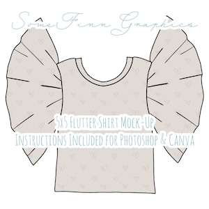 Puede incluir: Una maqueta de camisa beige con un patrón de corazones 5x5 y mangas abullonadas. El texto "5x5 Flutter Shirt Mock-Up" y "Instructions Included for Photoshop & Canva" están impresos en la camisa.