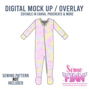 Puede incluir: Maqueta digital de un pijama con pies para bebé. El pijama es de color rosa claro con un estampado floral en tonos rosa, amarillo y azul. El texto "DIGITAL MOCK UP / OVERLAY" y "SEWING PATTERN NOT INCLUDED" son visibles.