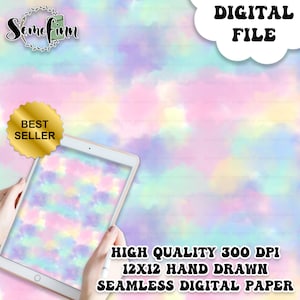 Könnte beinhalten: Ein digitales Papierdesign mit einem nahtlosen Muster aus pastellrosa, blauen und gelben Wolken. Das Design ist 12x12 Zoll groß und hat 300 DPI. Der Text "DIGITAL FILE" befindet sich in einer schwarzen Wolkenform in der oberen rechten Ecke. Der Text "BEST SELLER" befindet sich in einer goldenen Sternform in der unteren linken Ecke.