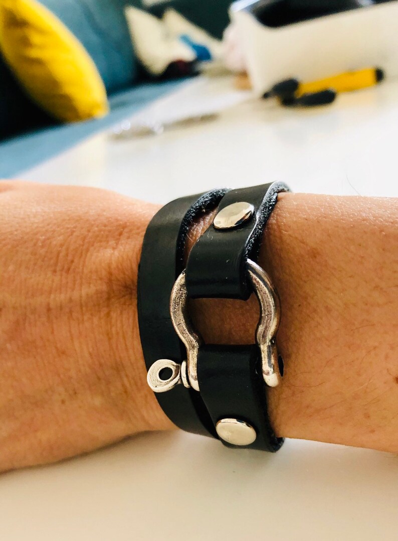 Black Leather Strap Bracelet Horse Shoe Silver Clasp Black Etsy