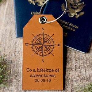 Étiquette de bagage en cuir personnalisée, cadeau de mariage | Boussole vers une vie d'aventure