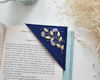 Embroidered corner bookmark - Daphne