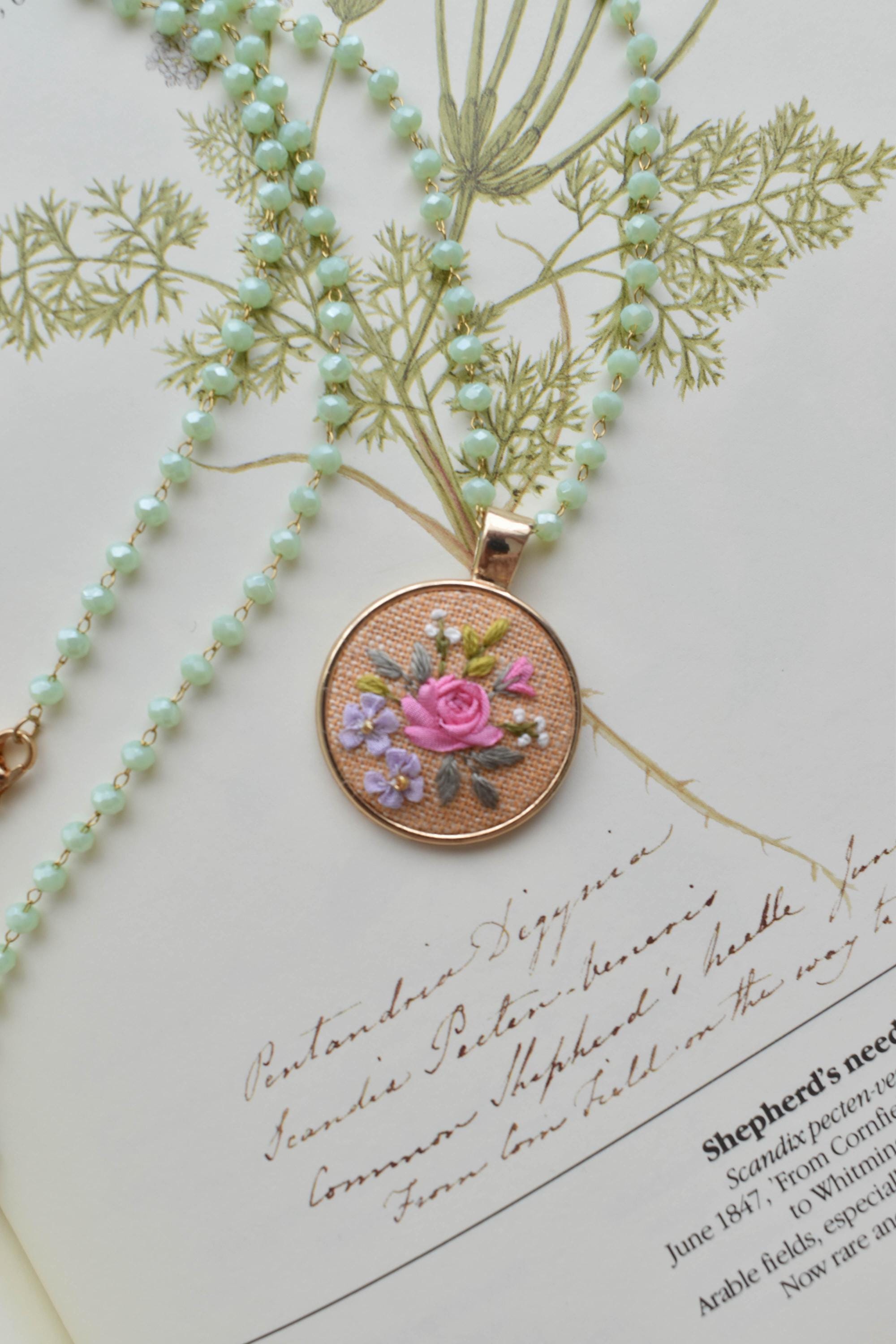 花刺繍リボンローズネックレス - Etsy 日本