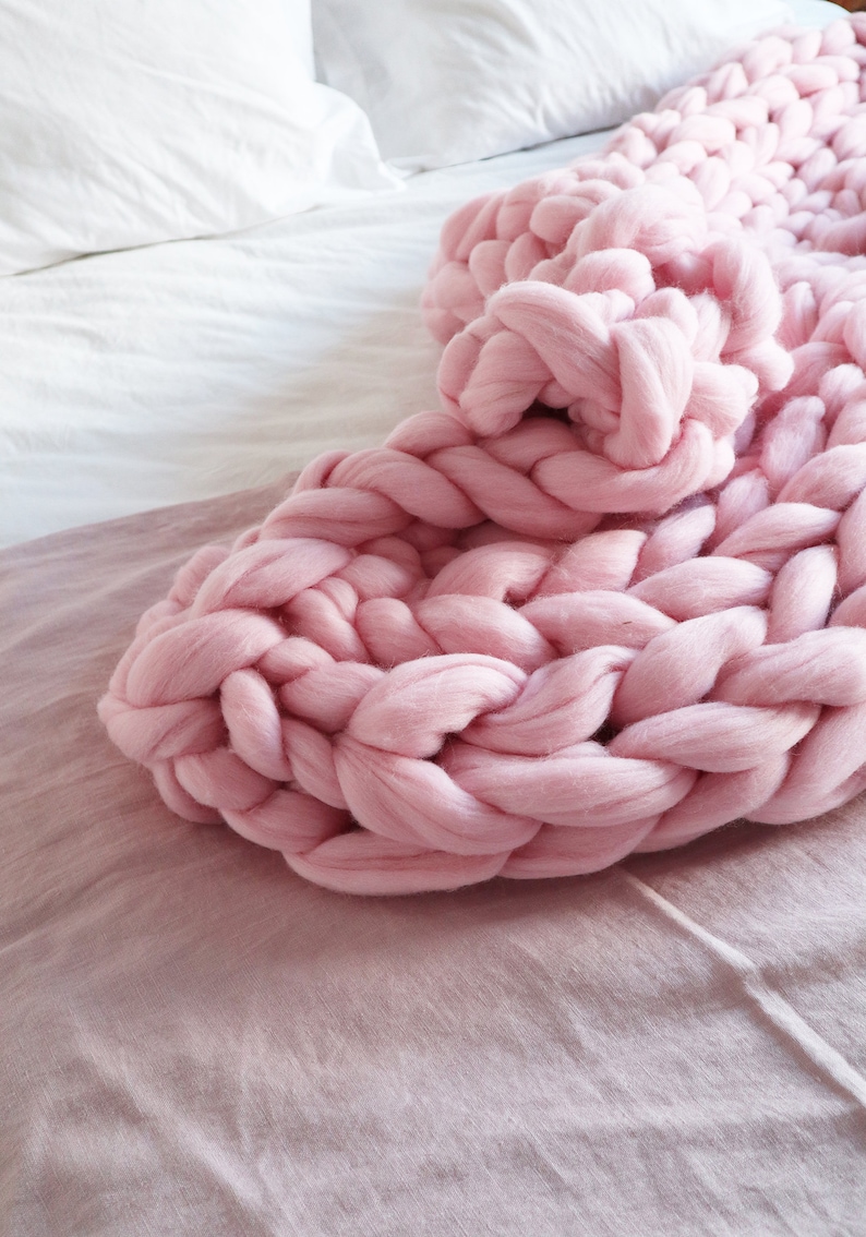 extreme knit blanket Beautiful children gift Chunky knit throw Pink chunky knit blanket Pink knit blanket merino wool blanket