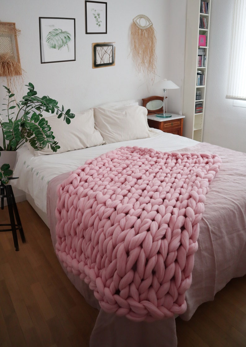 extreme knit blanket Beautiful children gift Chunky knit throw Pink chunky knit blanket Pink knit blanket merino wool blanket