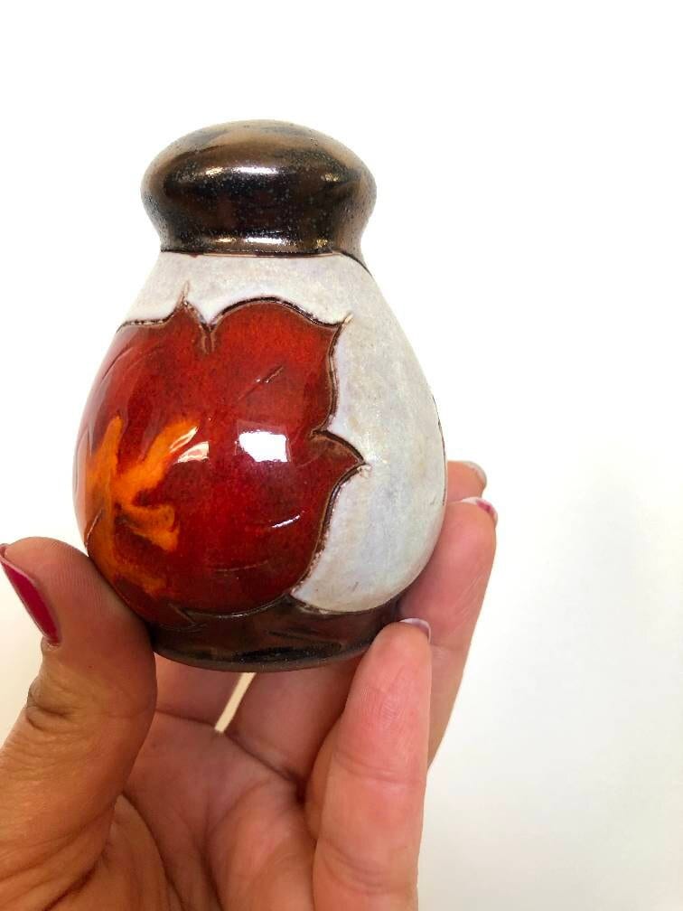 Cute Shaker, Spice shaker, Salt and Pepper Shaker, Cinnamon shaker, Pottery Flower Gift