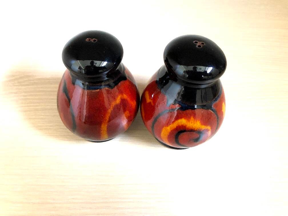 Sizikato Set Di Saliera E Pepiera In Ceramica Effetto Marmo Rigato, Con Tappo Inferiore, 4,8x6,9 Cm, Capacità 226g, Regalo Per Cucina