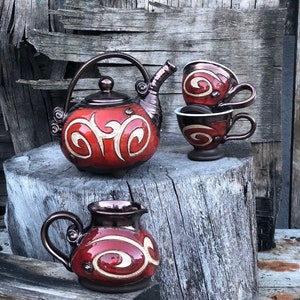 Rotes Teekannen-Set, handgemachte Teekanne / Tassen / Milchkännchen-Set, funktionales Keramik-Tee-Set, Keramik-Küchen-Dekor, Tee-Liebhaber-Geschenk, Tri Ushi