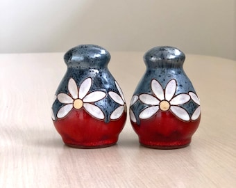 Sizikato Set Di Saliera E Pepiera In Ceramica Effetto Marmo Rigato, Con Tappo Inferiore, 4,8x6,9 Cm, Capacità 226g, Regalo Per Cucina