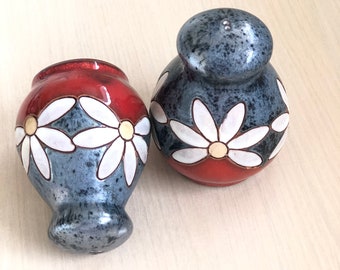 Cute Christmas Gift - Ceramic Salt and Pepper Shaker Set, Daisy Salt Box Set , Cute Salt and Pepper Bottles, Pottery Kitchen Table Decor