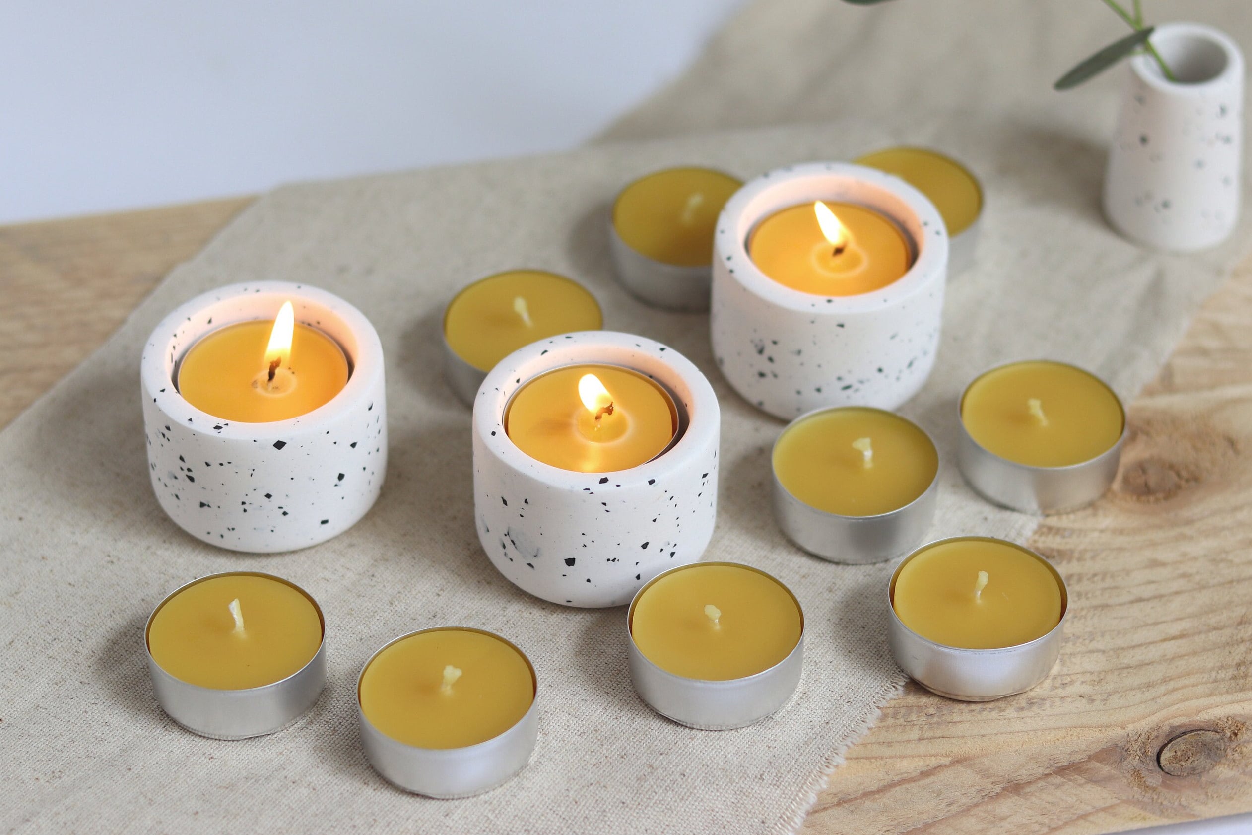 Bougies Chauffe Plat Cire D'abeille Lot De 20 Bougies Chauffe-plat En Cire D 'abeille (dans Supports) – 100 % Pure Cire D'abeille, Coulées à La Main, Fabriquées Au Canada Gammy's Beezwax Candles Bougie Bougies Chauffe Plat Cire D'abeille Lot De 20 Bougies Chauffe-plat En Cire D 'abeille (dans Supports) – 100 % Pure Cire D'abeille, Coulées à La Main, Fabriquées Au Canada Gammy's Beezwax Candles Bougie