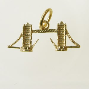 9 Carat Gold London Tower Bridge Charm.  Fully hallmarked 9 carat gold London Tower bridge Charm or Pendant