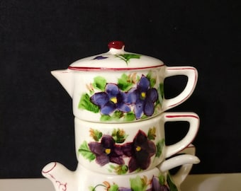 vintage Intéressant petit trio empilable de sel, de poivre et peut-être d'un pot à crème ou d'un support pour sucre en cube en céramique. Couleurs vives ! Livraison gratuite !