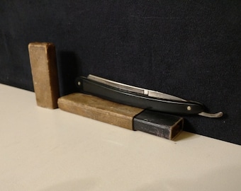 Rasoir vintage Joseph Whitehead, Butte Montana fabriqué en Allemagne dans sa boîte d'origine. Très cool !  Un super cadeau pour la fête des pères. Livraison gratuite !