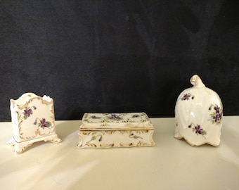 Trio d'articles de bureau vintage en porcelaine de fabrication allemande. Pas parfait ou proche. Fissures, éclats et autres imperfections. Toujours utilisable et élégant ! FS