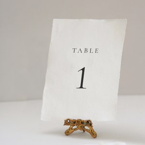 Numéros de table de mariage avec bordure en papier décoratif | Noms de table de mariage de luxe sur papier italien | Numéro de table en papier fait main
