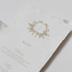 Tarjeta de menú de boda de cresta de lujo / Menú de boda de cresta dorada / Menú de boda de lujo Papel de trapo de algodón / Menús de boda de destino de lujo