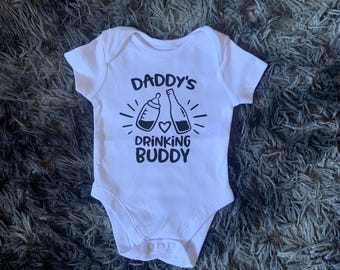 Daddy’s drinking buddy baby onesie, cute baby clothes, baby shower gift, new dad baby clithes, Father’s Day, baby gift for dad, daddy’s boy