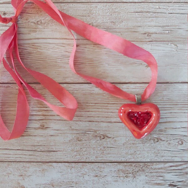 DoJo Glass - Tiny Ceramic Heart Pendant