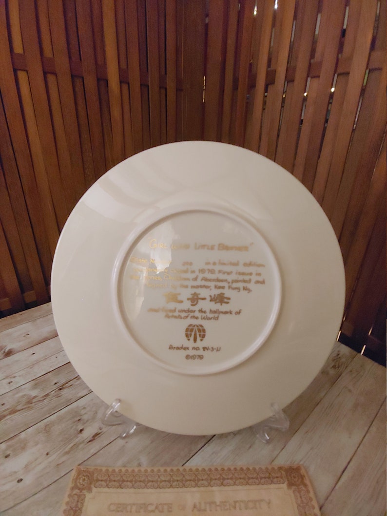 Artists of the World Kee Fung NG Children of Aberdeen Girl with Little Brother Collector Plate 1979