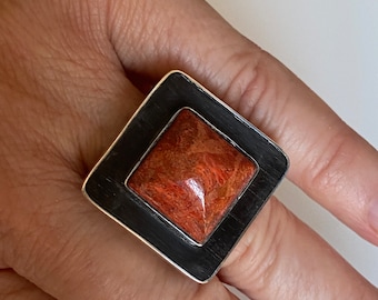 Bague en argent 925 garnie d ébène et corail