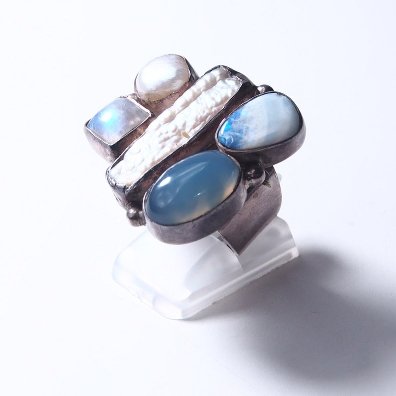 Silver mother-of-pearl ring and moonstone image 2